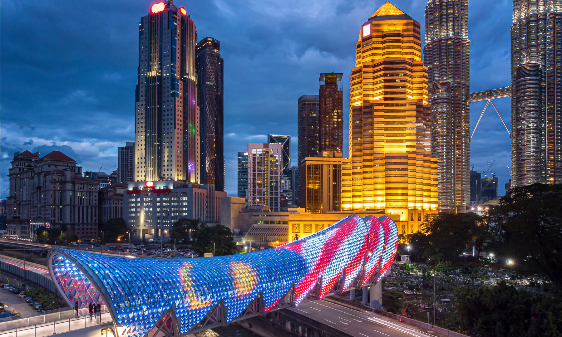 徒歩にて話題のスポット「サロマリンクブリッジ」へ